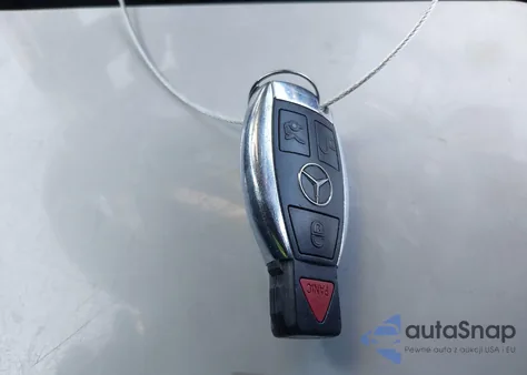 2011 Mercedes-Benz E 350 z USA, uszkodzony, nr VIN WDDHF5GB4BA263522